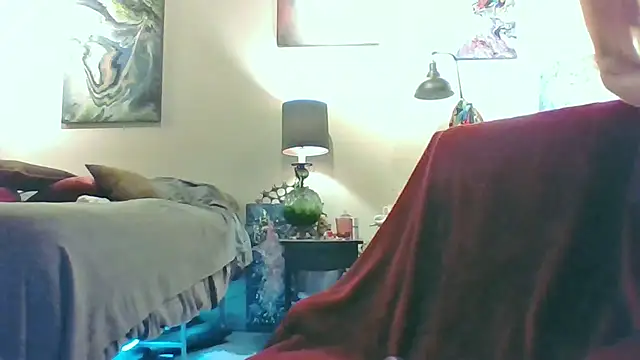 Snapshot of eatmeplease44 chatting on 10/05/25, 08:38 eatmeplease44 online show from 10/05/25, 08:38