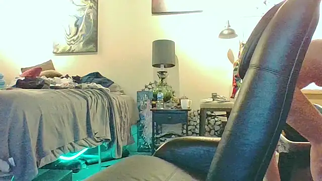 eatmeplease44 online show from 11/04/25, 05:00