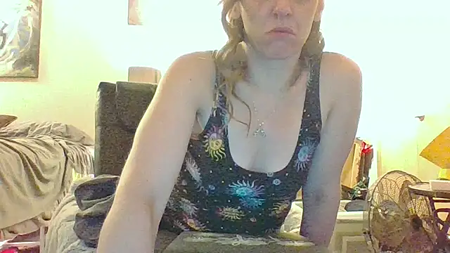 Snapshot of eatmeplease44 chatting on 10/20/25, 07:53 eatmeplease44 online show from 10/20/25, 07:53
