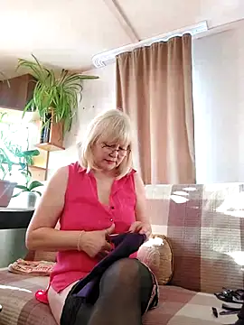 IrmaRose online show from 12/17/25, 06:18