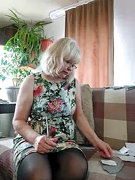 IrmaRose online show from 10/28/25, 08:02