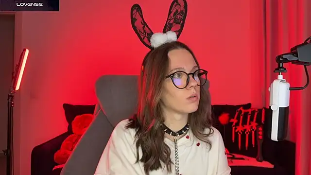 Snapshot of DivineBite chatting on 12/15/25, 04:24 DivineBite online show from 12/15/25, 04:24