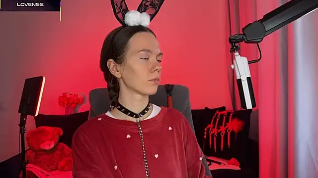 Snapshot of DivineBite chatting on 09/24/25, 02:12 DivineBite online show from 09/24/25, 02:12