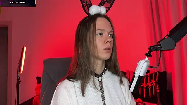 Snapshot of DivineBite chatting on 10/30/25, 05:10 DivineBite online show from 10/30/25, 05:10