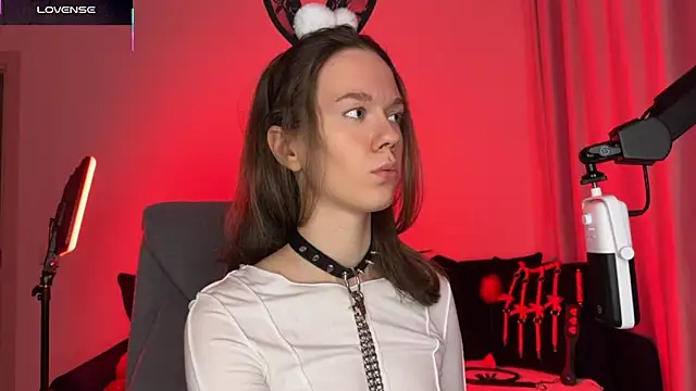 Snapshot of DivineBite chatting on 11/02/25, 03:06 DivineBite online show from 11/02/25, 03:06