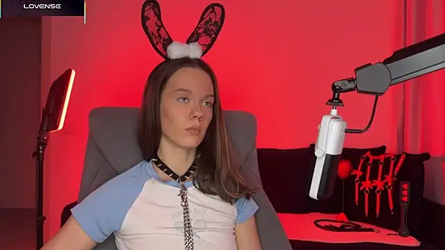 Snapshot of DivineBite chatting on 11/13/25, 03:49 DivineBite online show from 11/13/25, 03:49