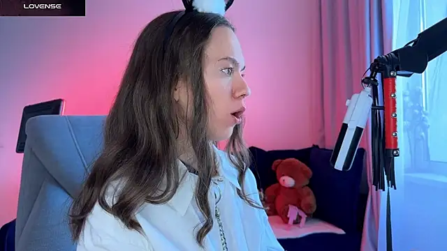 Snapshot of DivineBite chatting on 09/17/25, 02:08 DivineBite online show from 09/17/25, 02:08