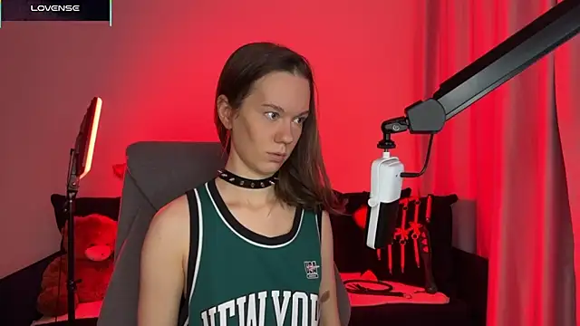 Snapshot of DivineBite chatting on 11/10/25, 04:12 DivineBite online show from 11/10/25, 04:12