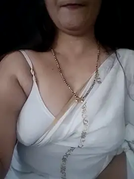 Snapshot of seema4xxxfun chatting on 05/14/26, 06:32 seema4xxxfun online show from 05/14/26, 06:32