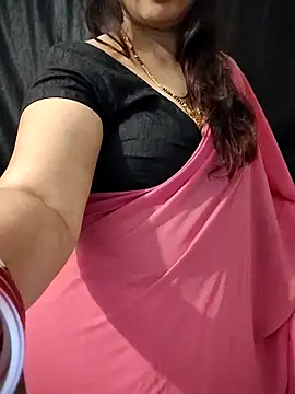 Snapshot of seema4xxxfun chatting on 06/13/26, 06:11 seema4xxxfun online show from 06/13/26, 06:11