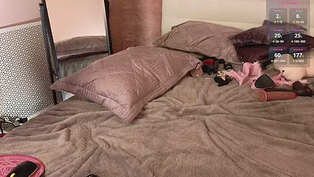 Snapshot of AmalyGreen chatting on 03/10/25, 01:43 AmalyGreen online show from 03/10/25, 01:43