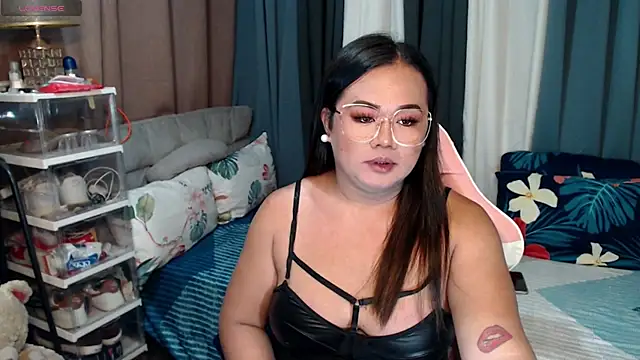 Snapshot of MagnificatMistress chatting on 01/20/25, 05:37 MagnificatMistress online show from 01/20/25, 05:37