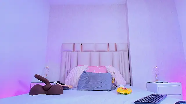  carolina fox online show from 02/11/26, 03:06