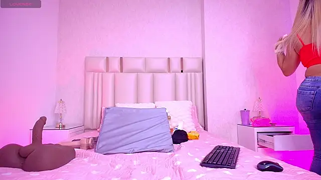  carolina fox online show from 11/11/25, 03:12