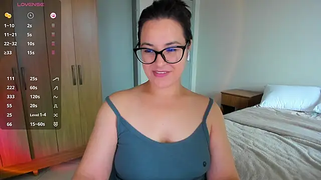 Snapshot of anna_love_hot chatting on 12/13/24, 08:04 anna love hot online show from 12/13/24, 08:04