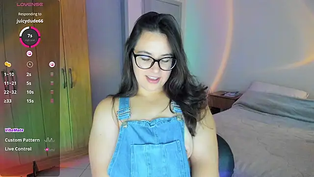 Snapshot of anna_love_hot chatting on 01/06/25, 10:05 anna love hot online show from 01/06/25, 10:05