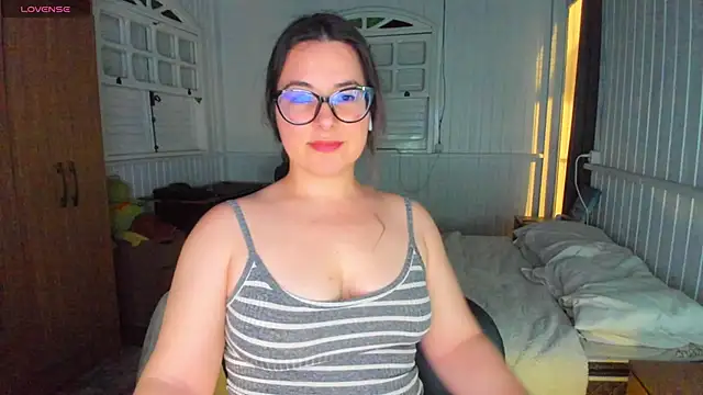 Snapshot of anna_love_hot chatting on 09/29/25, 11:32 anna love hot online show from 09/29/25, 11:32