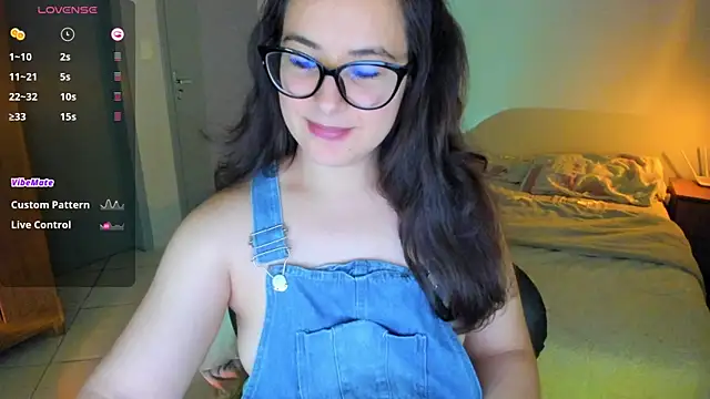 Snapshot of anna_love_hot chatting on 01/15/25, 11:08 anna love hot online show from 01/15/25, 11:08