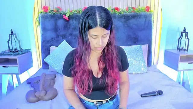 Karlagonzales  online show from 10/22/25, 10:04