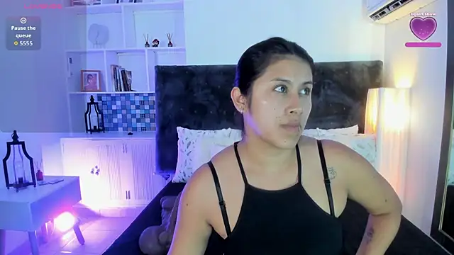 Snapshot of Karlagonzales_ chatting on 06/25/26, 06:57 Karlagonzales online show from 06/25/26, 06:57
