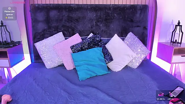 Karlagonzales  online show from 10/31/25, 11:07