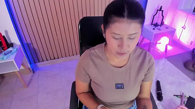 Snapshot of Karlagonzales_ chatting on 06/20/26, 07:19 Karlagonzales online show from 06/20/26, 07:19