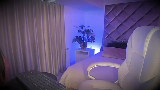 malaia hills online show from 11/21/25, 06:40