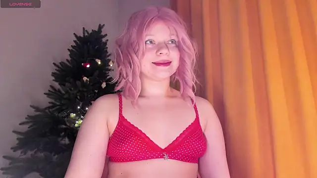 Snapshot of SueNiceeeee chatting on 12/19/25, 12:36 SueNiceeeee online show from 12/19/25, 12:36