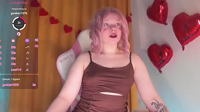 Snapshot of SueNiceeeee chatting on 02/16/26, 01:37 SueNiceeeee online show from 02/16/26, 01:37