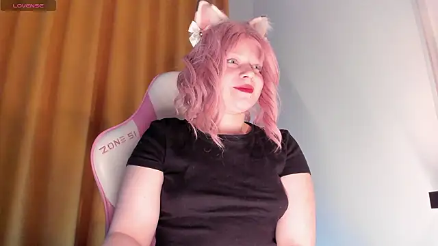 Snapshot of SueNiceeeee chatting on 02/03/26, 02:10 SueNiceeeee online show from 02/03/26, 02:10