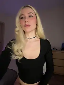 Snapshot of xDinnax chatting on 02/16/26, 02:37 xDinnax online show from 02/16/26, 02:37