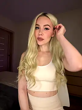 xDinnax online show from 10/26/25, 01:44