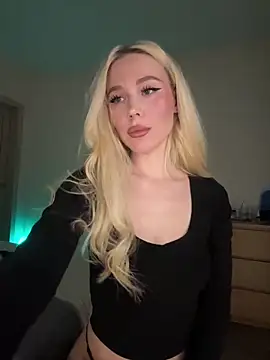 Snapshot of xDinnax chatting on 02/08/26, 03:21 xDinnax online show from 02/08/26, 03:21