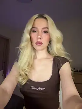 Snapshot of xDinnax chatting on 02/24/26, 02:18 xDinnax online show from 02/24/26, 02:18