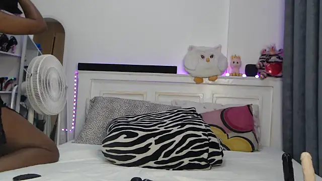 Snapshot of peeky_pinky chatting on 10/03/25, 01:31 peeky pinky online show from 10/03/25, 01:31