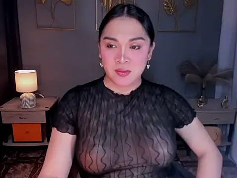 MaxeneCullens online show from 10/31/25, 02:52