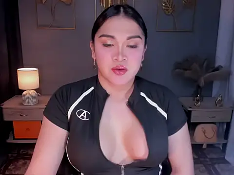 MaxeneCullens online show from 10/28/25, 03:29