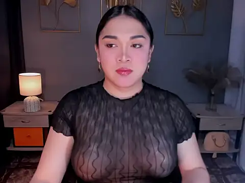 MaxeneCullens online show from 11/10/25, 10:20