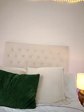 Snapshot of Leaberry chatting on 02/08/26, 09:45 Leaberry online show from 02/08/26, 09:45