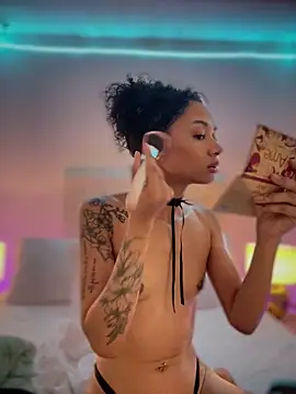 Snapshot of Leaberry chatting on 02/26/26, 08:20 Leaberry online show from 02/26/26, 08:20