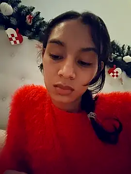 Snapshot of Leaberry chatting on 12/21/25, 12:02 Leaberry online show from 12/21/25, 12:02