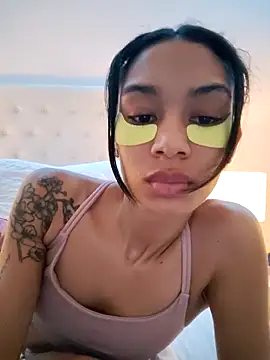 Snapshot of Leaberry chatting on 02/24/26, 09:59 Leaberry online show from 02/24/26, 09:59