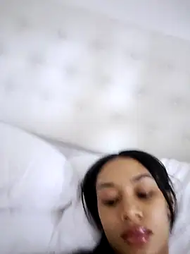 Snapshot of Leaberry chatting on 02/13/26, 01:38 Leaberry online show from 02/13/26, 01:38