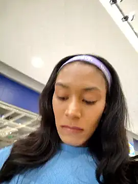 Snapshot of Leaberry chatting on 01/14/26, 06:00 Leaberry online show from 01/14/26, 06:00