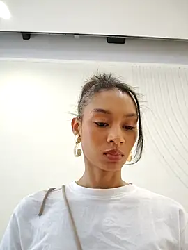 Leaberry online show from 11/19/25, 09:26