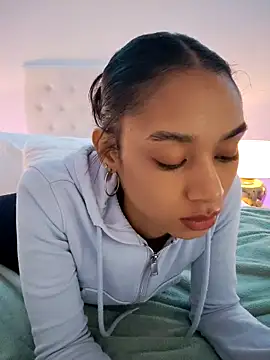 Snapshot of Leaberry chatting on 02/25/26, 03:01 Leaberry online show from 02/25/26, 03:01