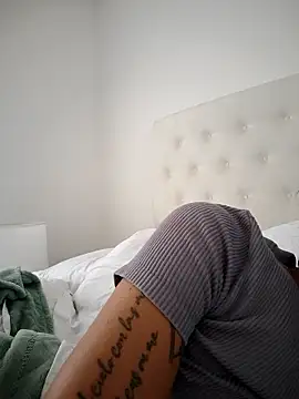 Snapshot of Leaberry chatting on 01/15/26, 02:20 Leaberry online show from 01/15/26, 02:20