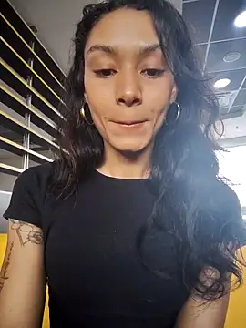 Leaberry online show from 12/16/25, 03:49