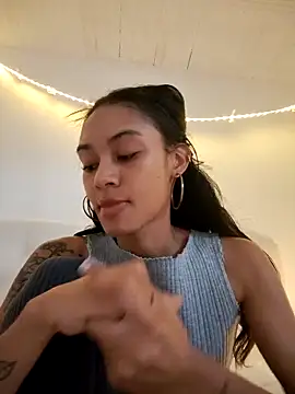 Snapshot of Leaberry chatting on 02/15/26, 08:19 Leaberry online show from 02/15/26, 08:19