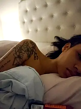 Snapshot of Leaberry chatting on 02/20/26, 11:28 Leaberry online show from 02/20/26, 11:28